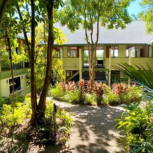 Jackaroo Treehouse Rainforest Retreat Hostel Mission Beach